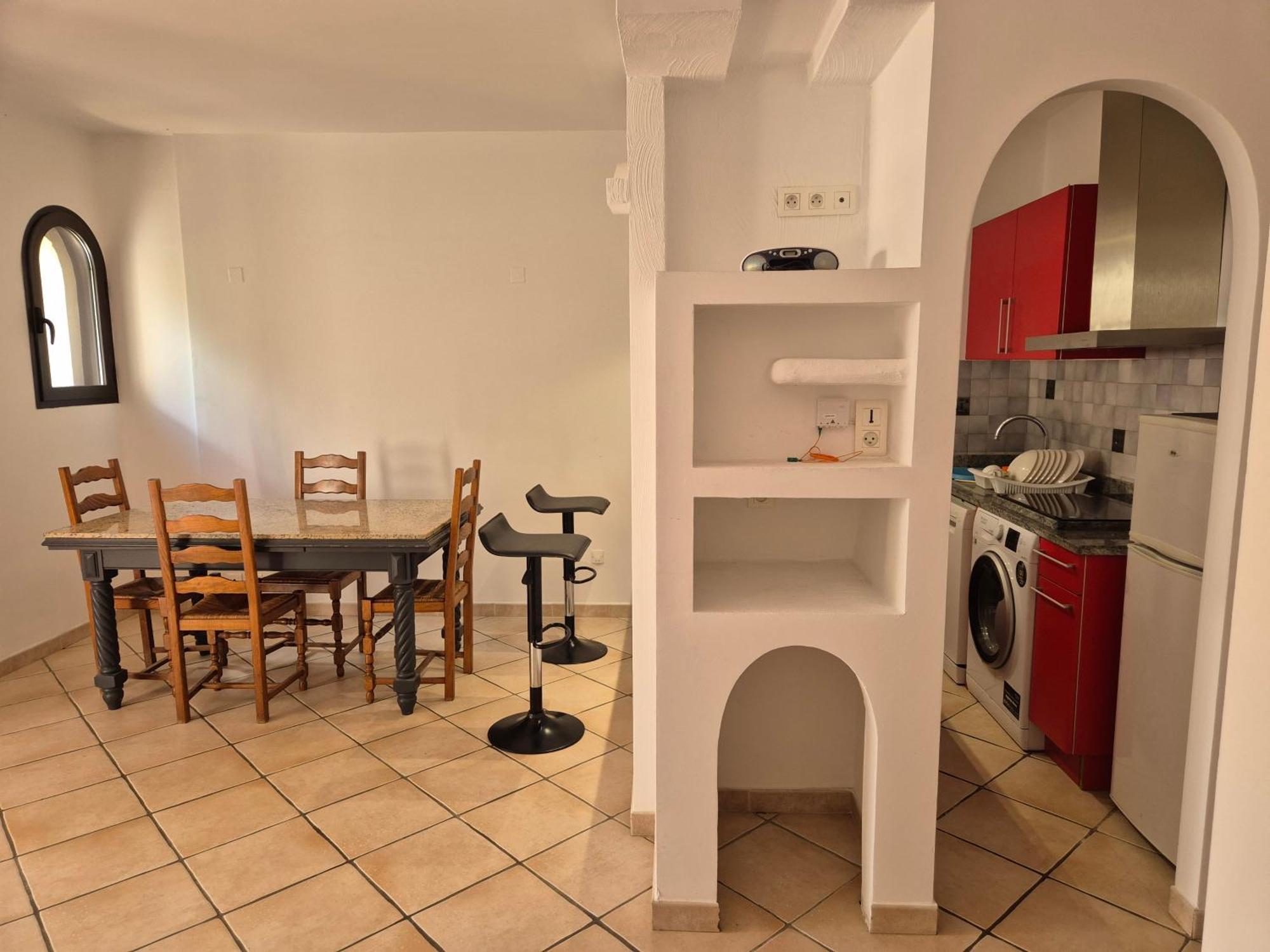 Joli Appartement Climatise Avec Terrasse A Moin 10 Minutes A Pieds De La Plage 卡尔维 外观 照片